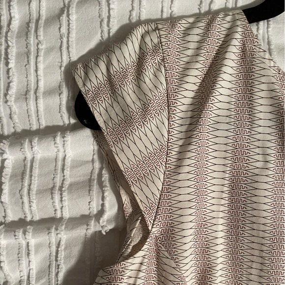 Cap sleeve blouse with button up the back - Picture 5 of 6